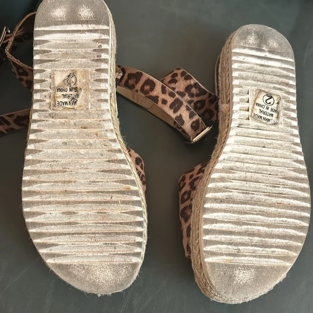 ❤️3 for $15! ❤️ SODA animal print sandals. Oat Cheetah! Size 2, ❤️3 for $15!❤️